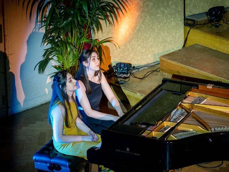 FIONA & CHIARA ALAIMO | PIANO RECITAL VIERHANDIG